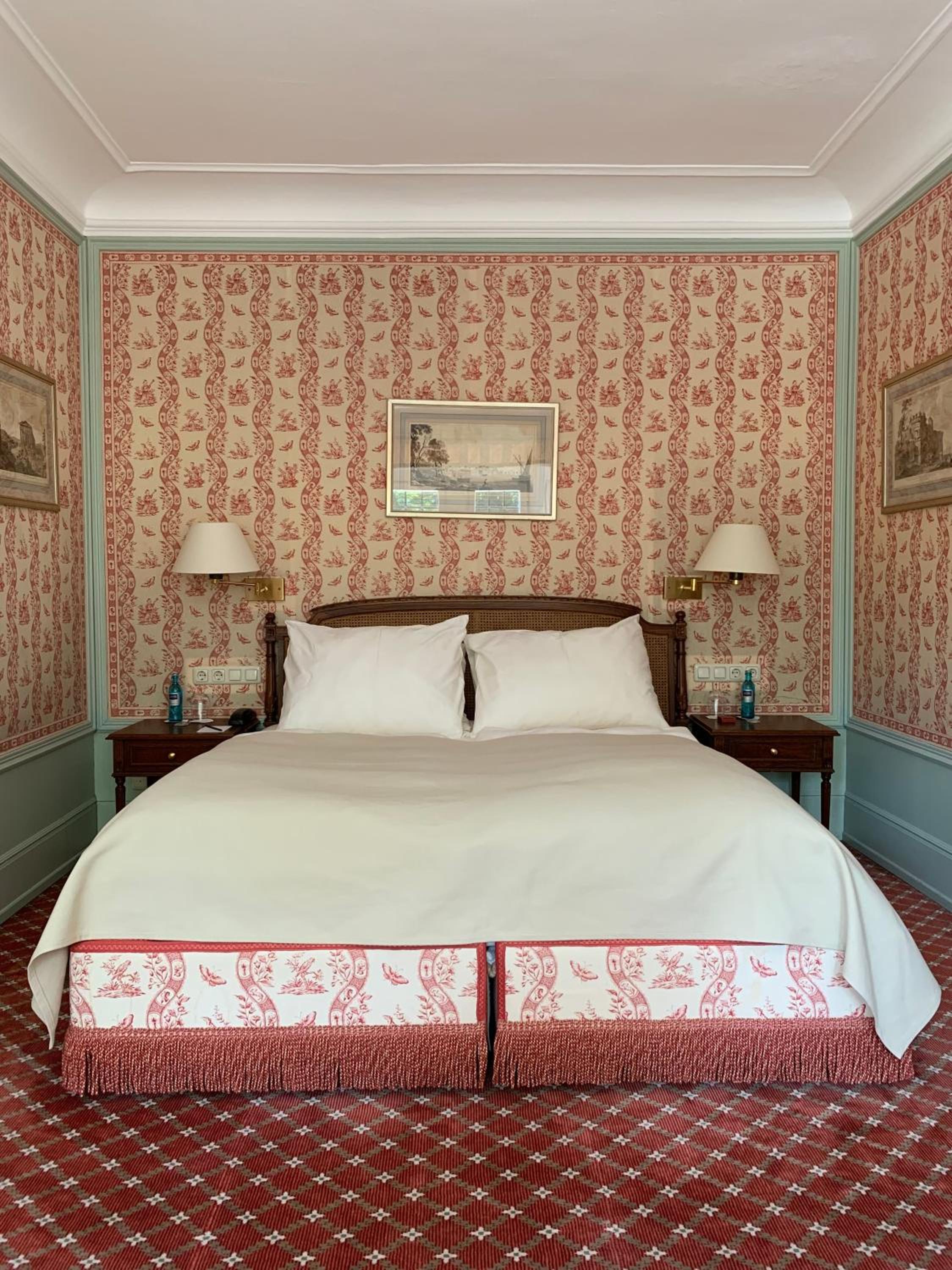 Heritage, Queen Bed