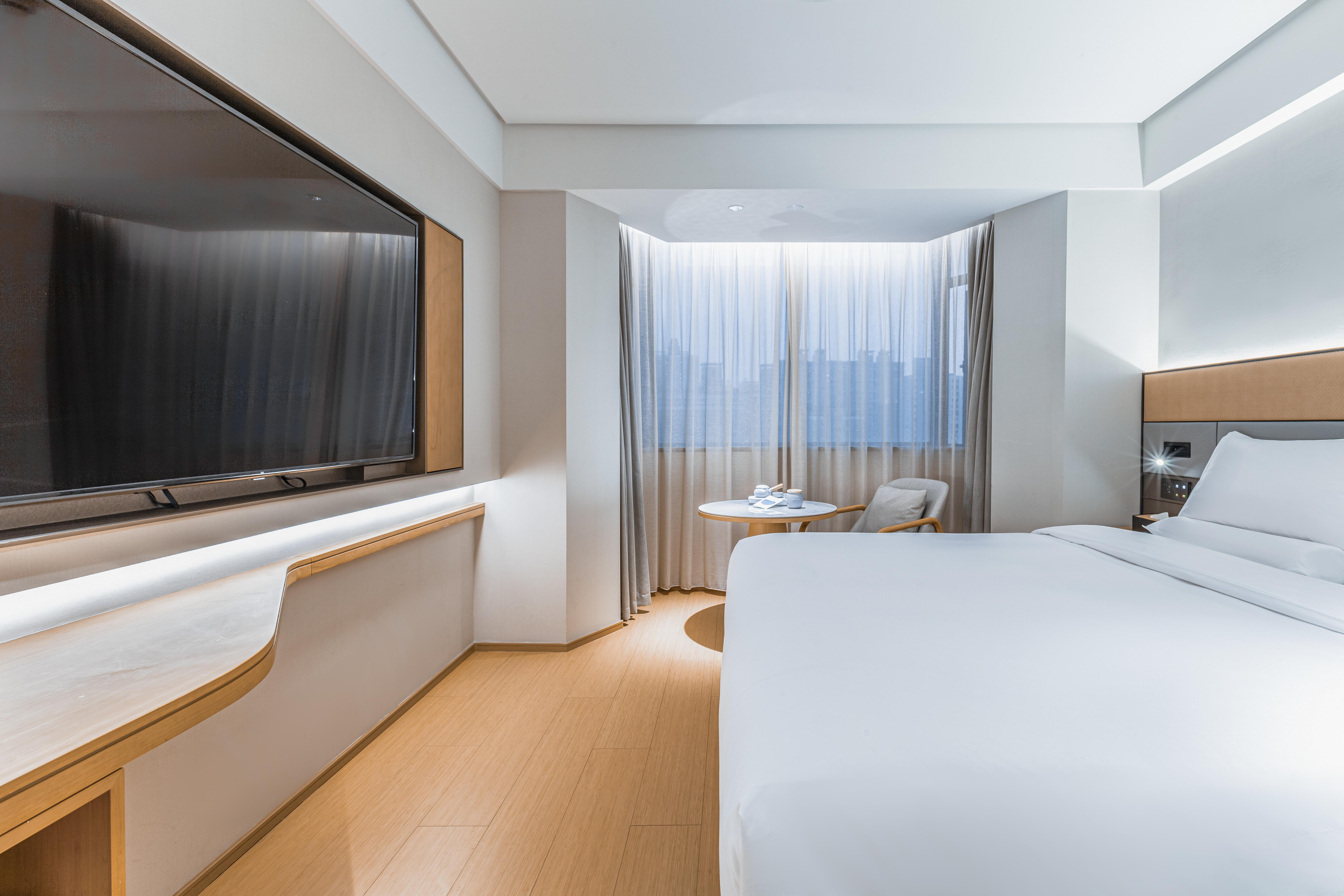Ji Hotel (Shanghai Lujiabang Road Metro Station) 12/37