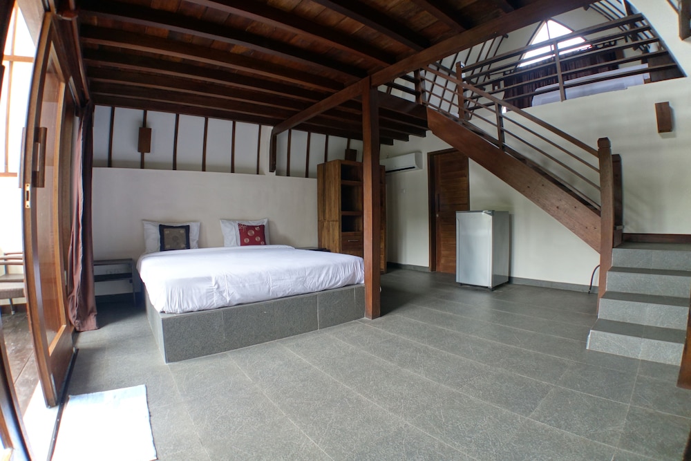 OCEANS 5 DIVE RESORT 34/77