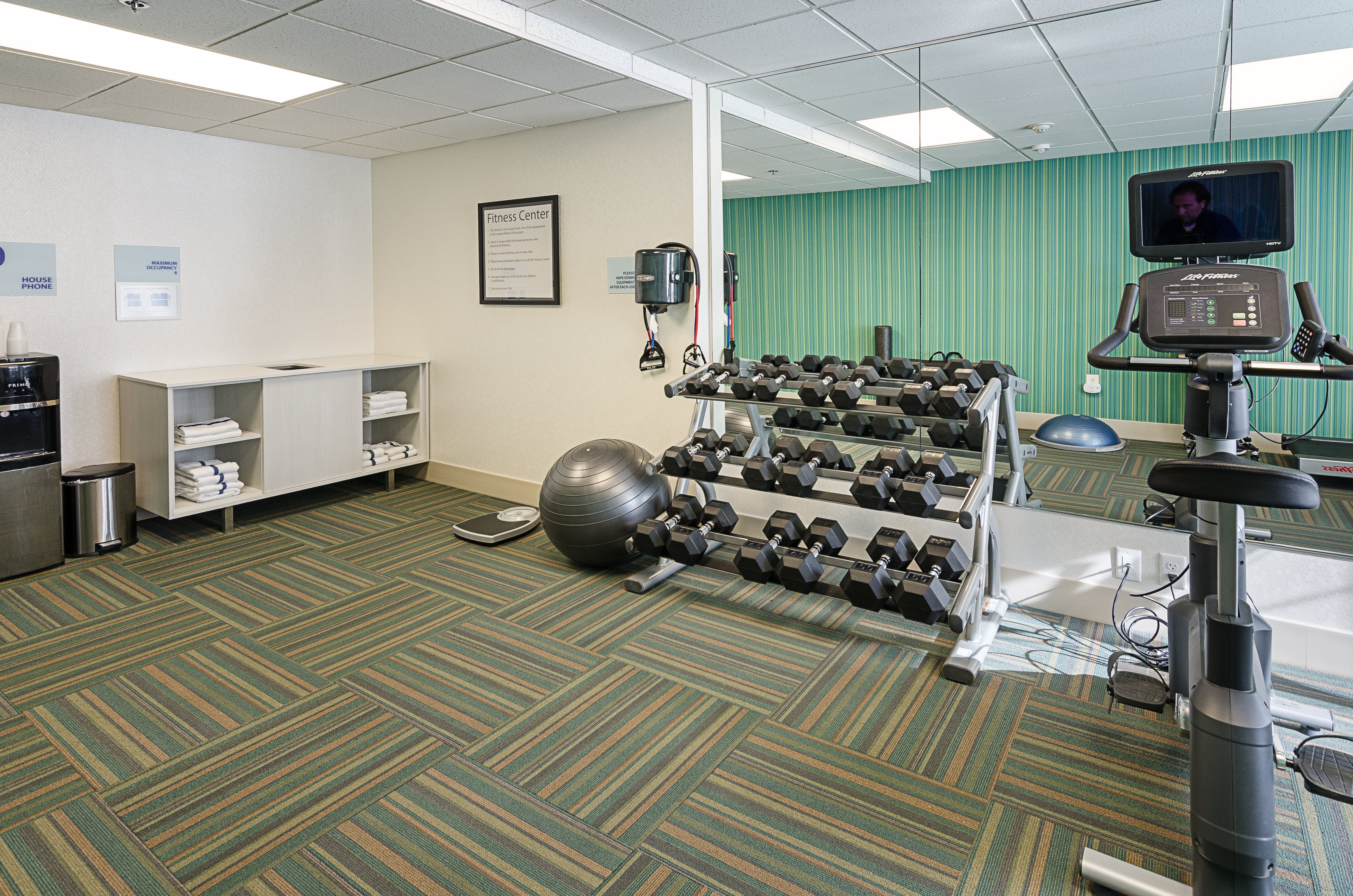 Holiday Inn Express Lexington 28/56