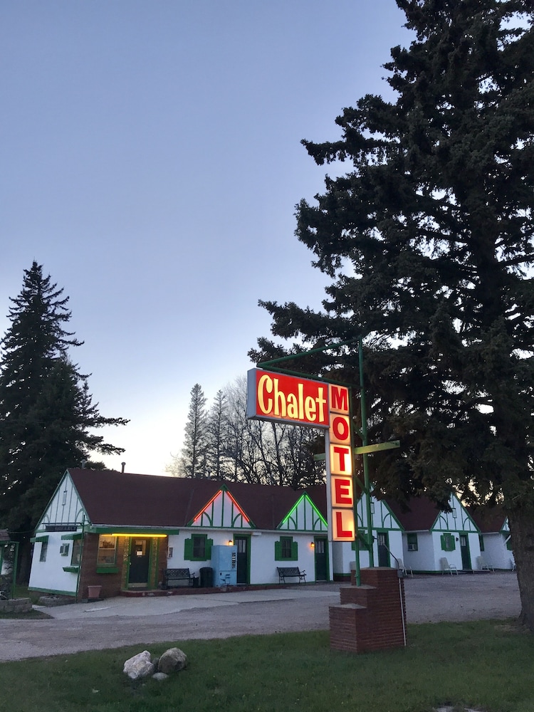 Chalet Motel 4/49