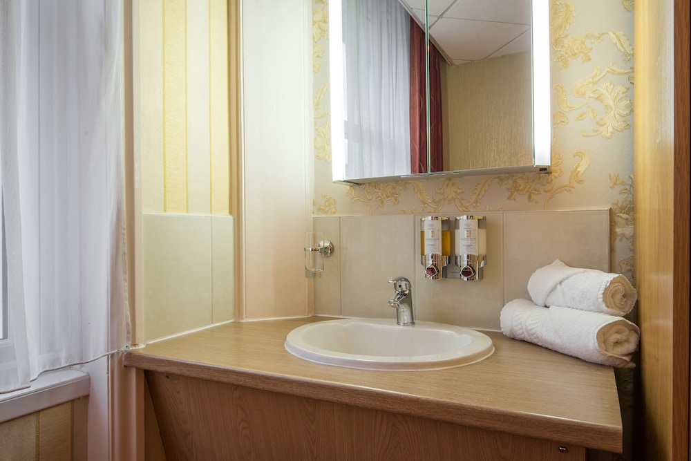 Montana Hotel London 46/50