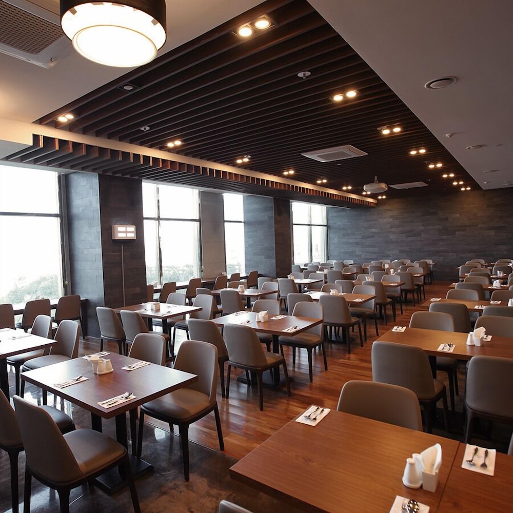 Golden Tulip Jeju Seongsan 50/68