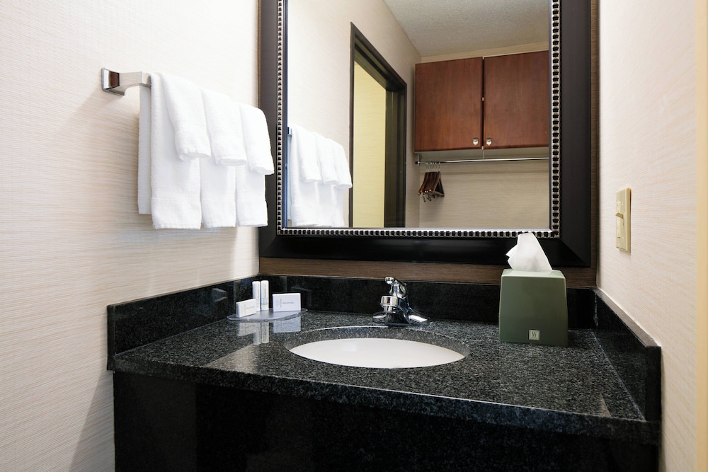 Fairfield by Marriott Inn & Suites Kansas City Airport 33/38