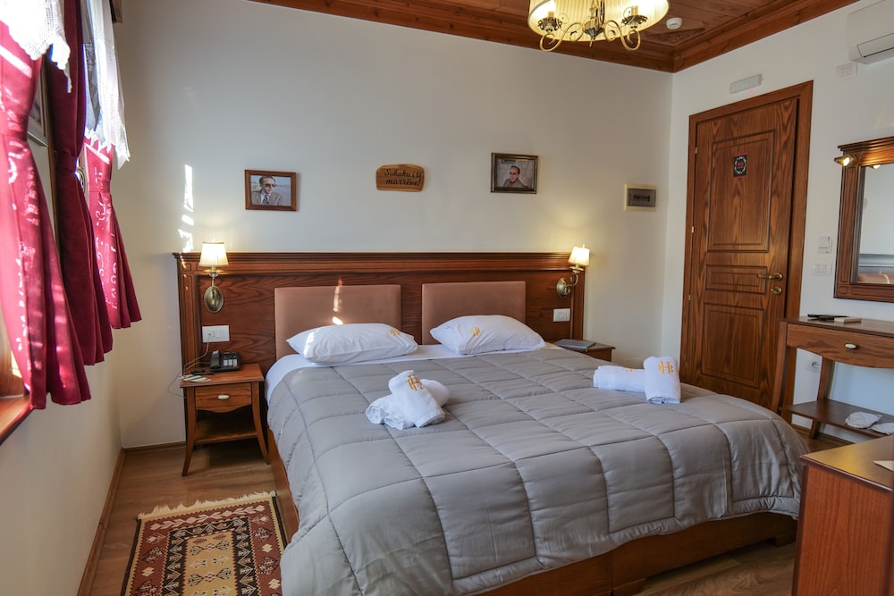 Bineri Hotel Gjirakastra 28/52