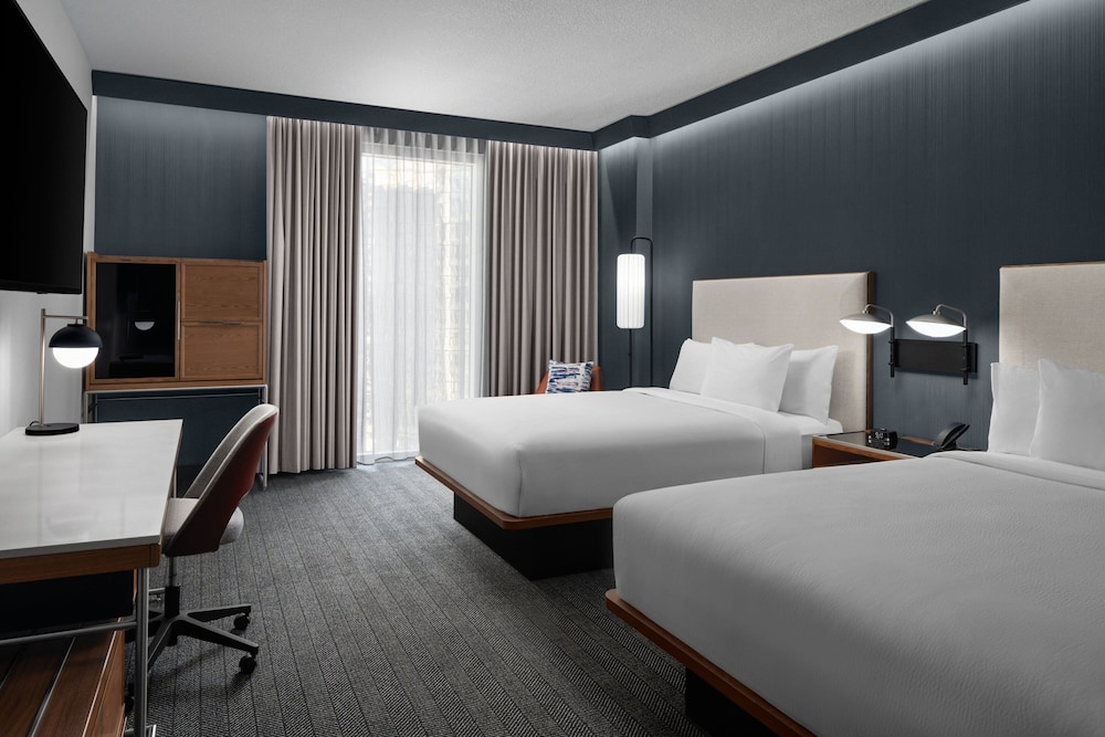 Room at Courtyard by Marriott Calgary Downtown, CALGARY
