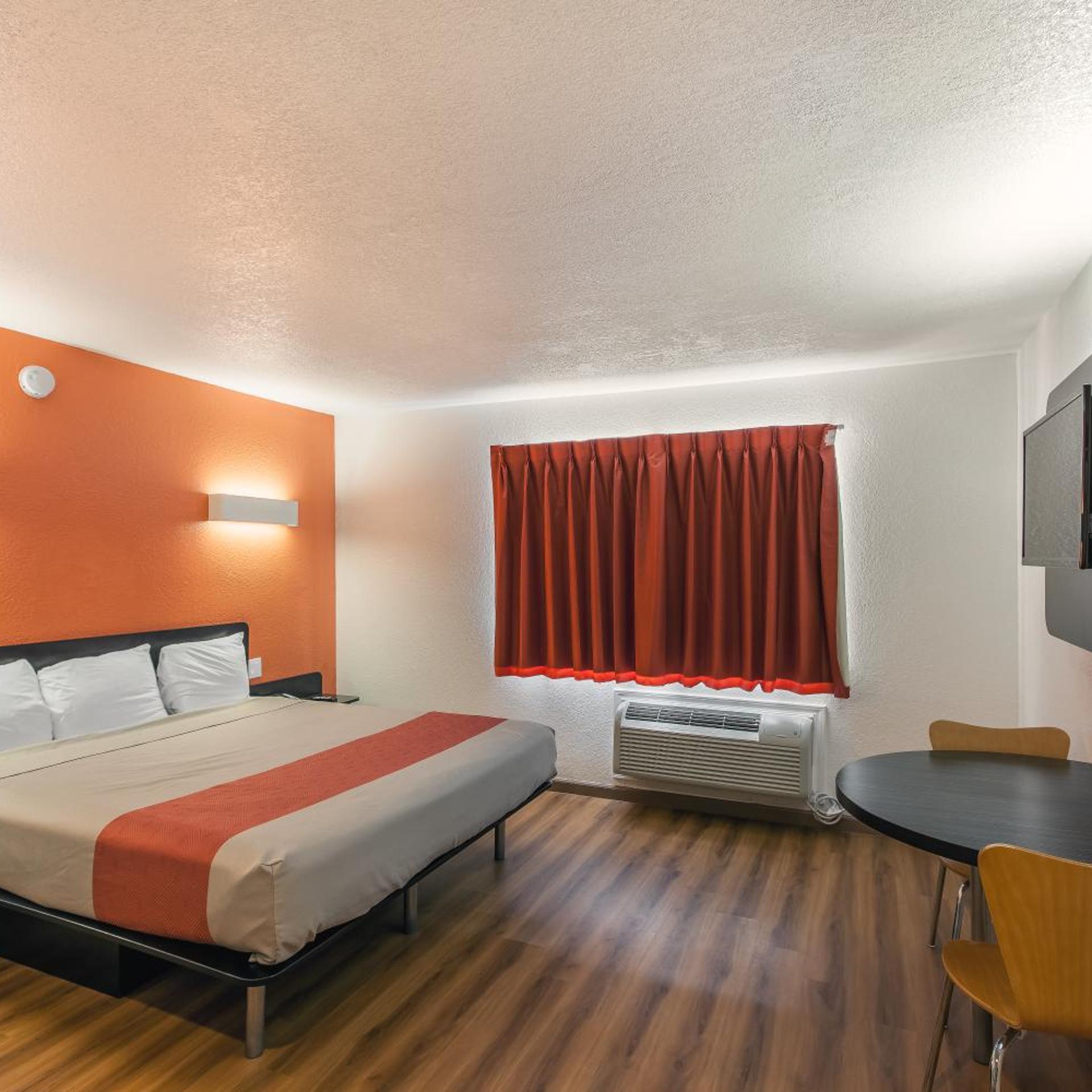 1 Queen Bed ADA/RI Shower/Non-Smoking