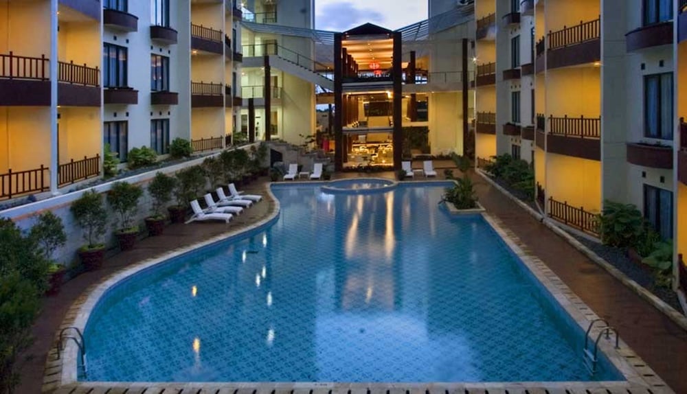 Palace Hotel Cipanas 33/39