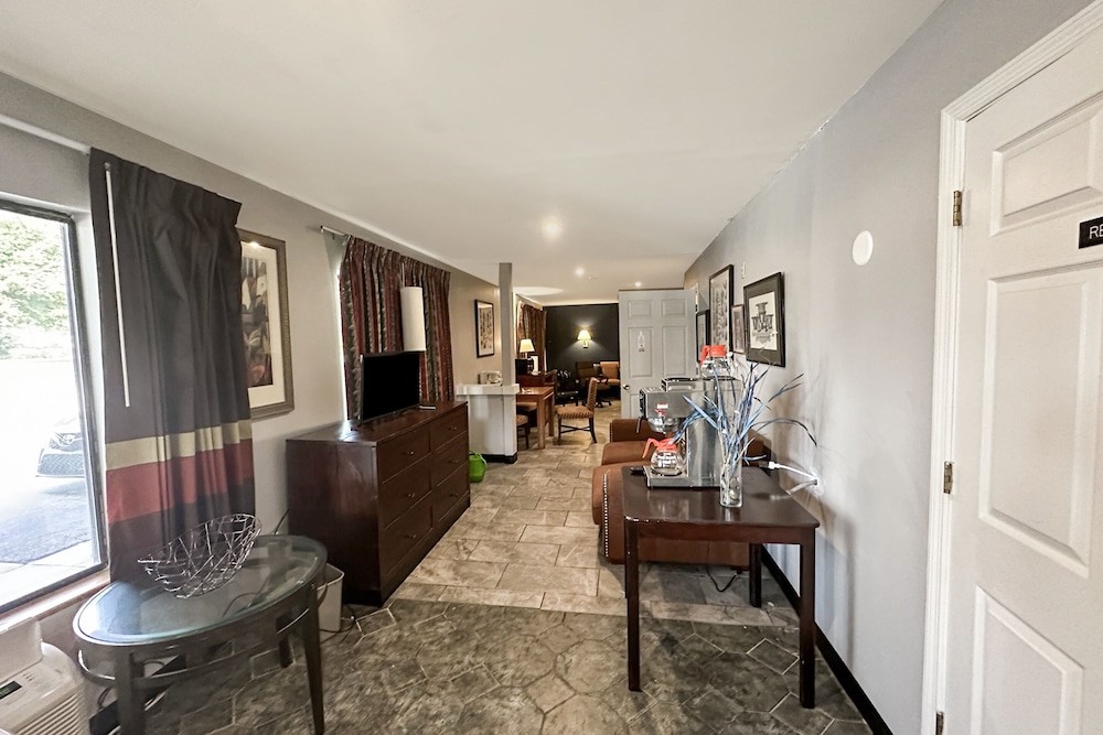 Executive Inn By OYO Ridgeway I-77 15/21