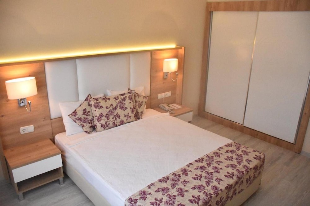 Royal Garden Beach Hotel 14/45