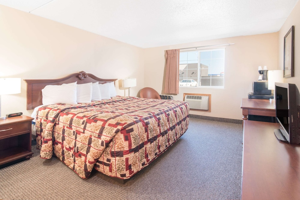 Knights Inn Grand Forks 14/27