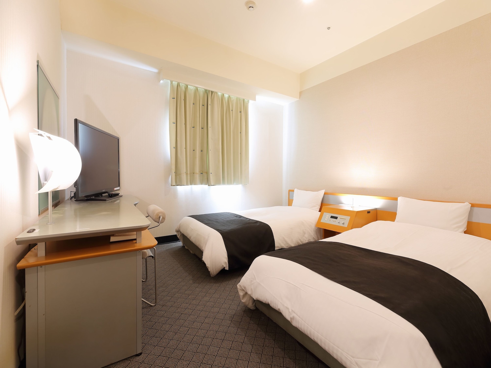 ROOM, TWIN BEDS, SMOKING