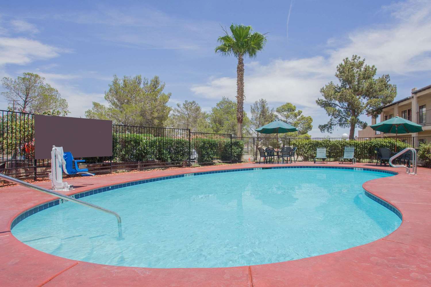 Super 8 By Wyndham Barstow 6/11