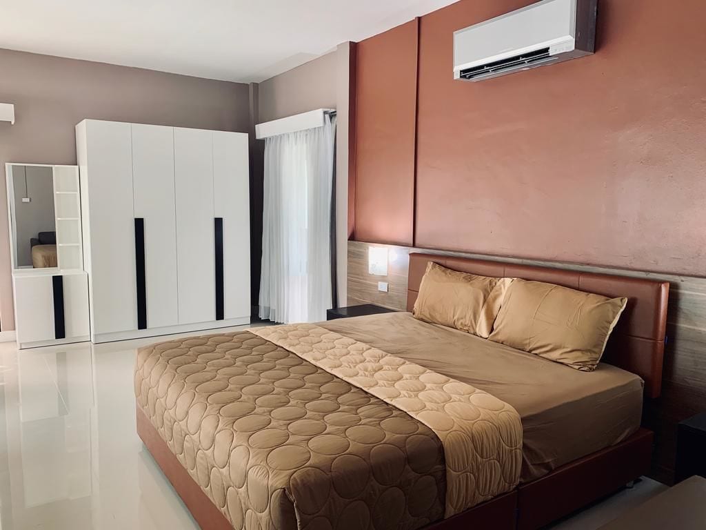 Deluxe, Pavilion, King Bed, Front View