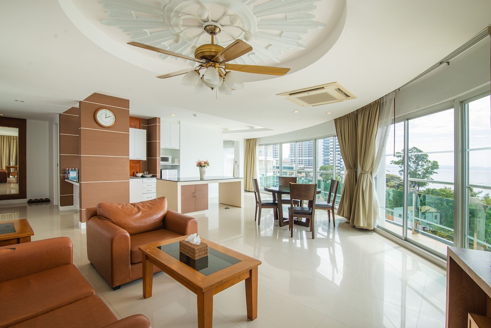 Royal Beach View 47/71