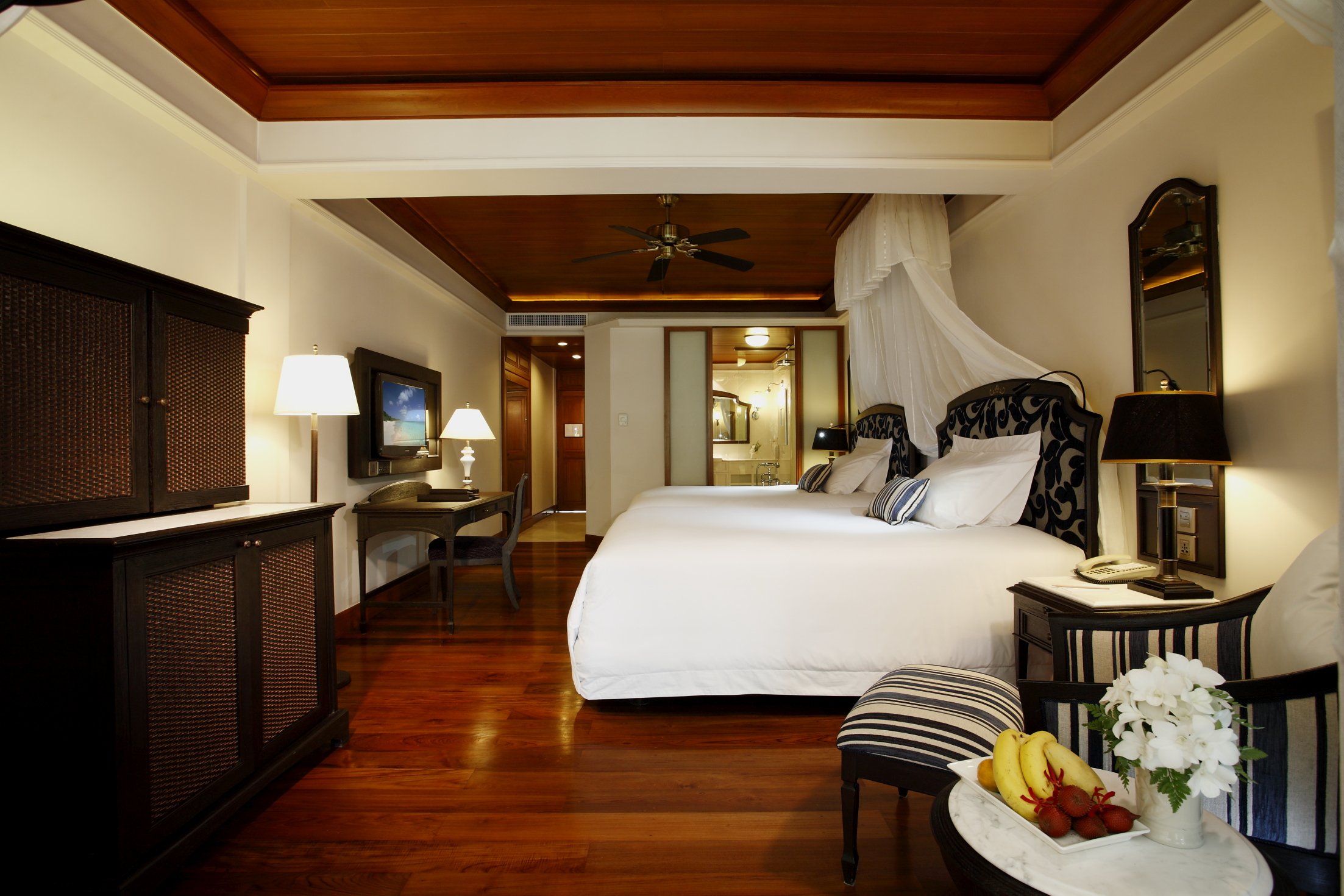 DELUXE, TWIN BEDS