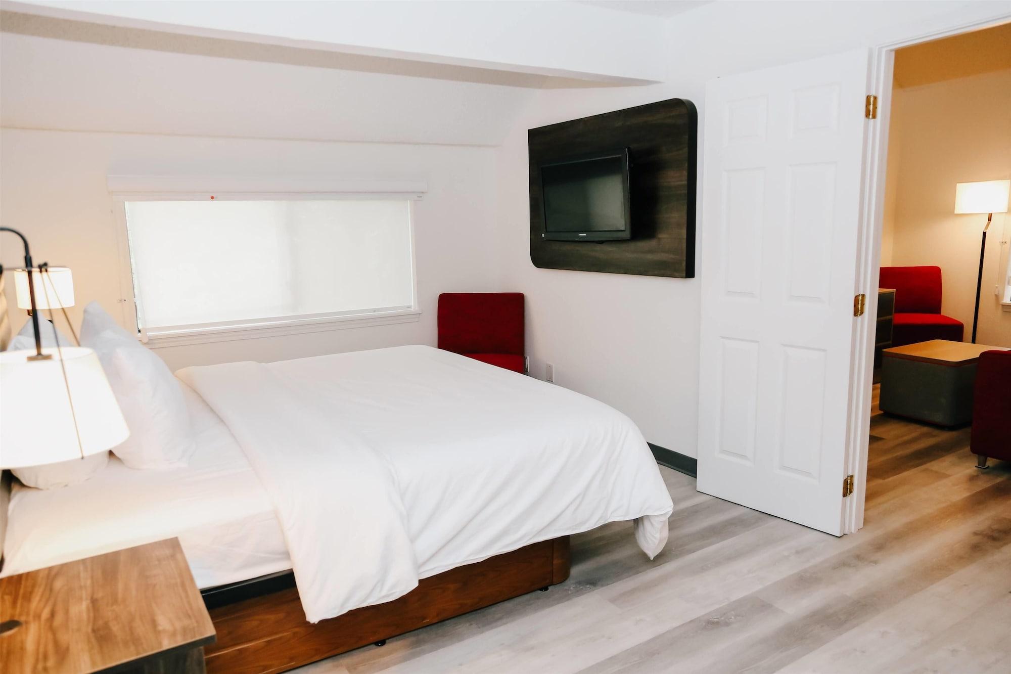 Deluxe, Penthouse Suite, Multiple Beds، Hawthorn Suites By Wyndham Tinton Falls 2/5