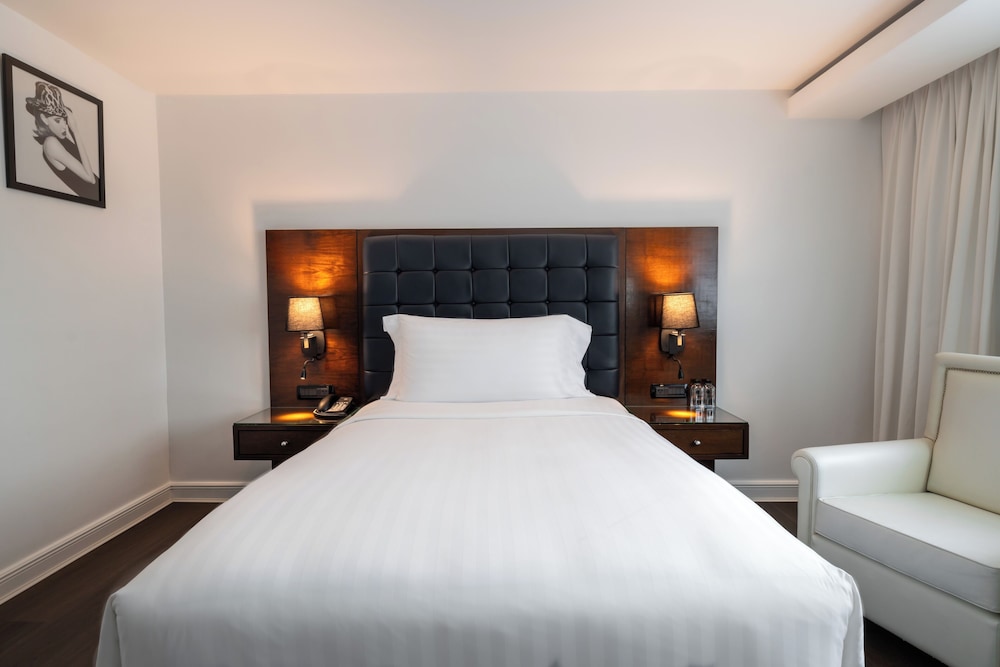 BRONZE, QUEEN BED