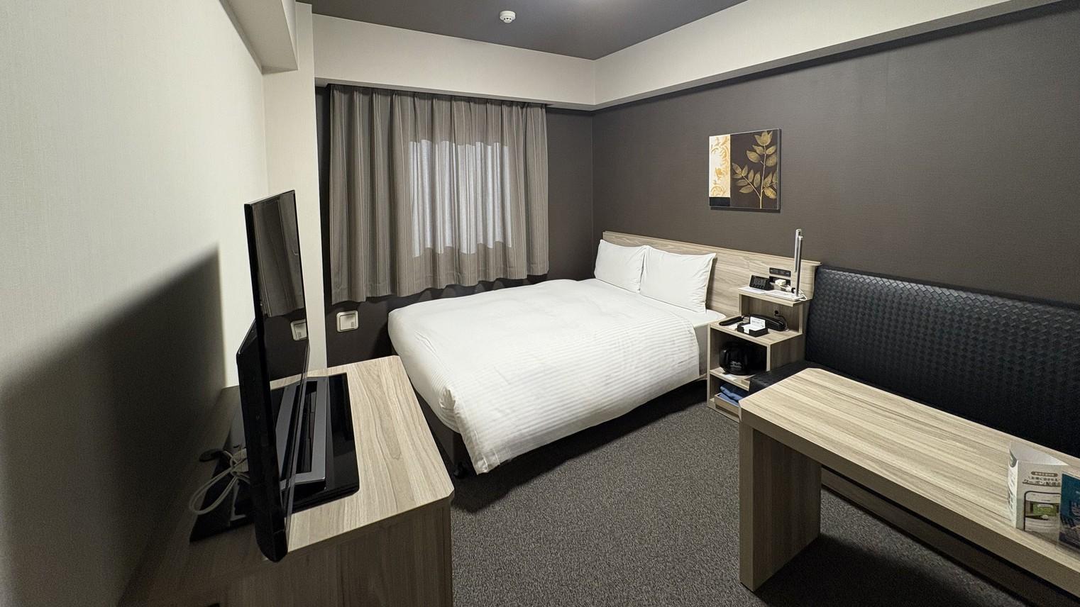 Room, Semi Double Bed, Street Side View