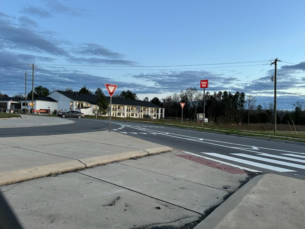 Super 8 by Wyndham Kannapolis 24/33