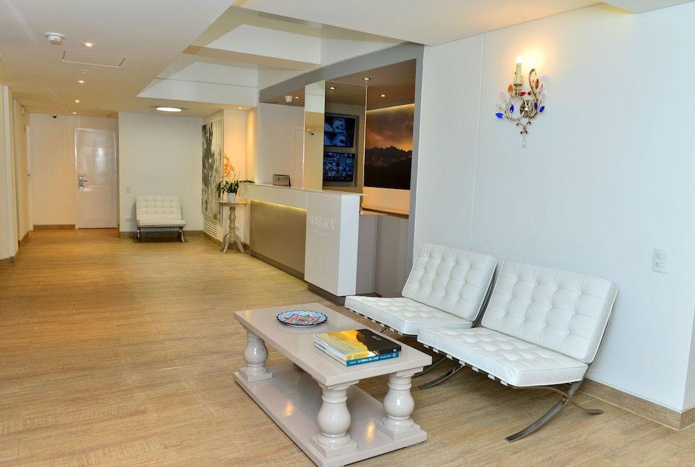 Park V Hotel Suites 28/45