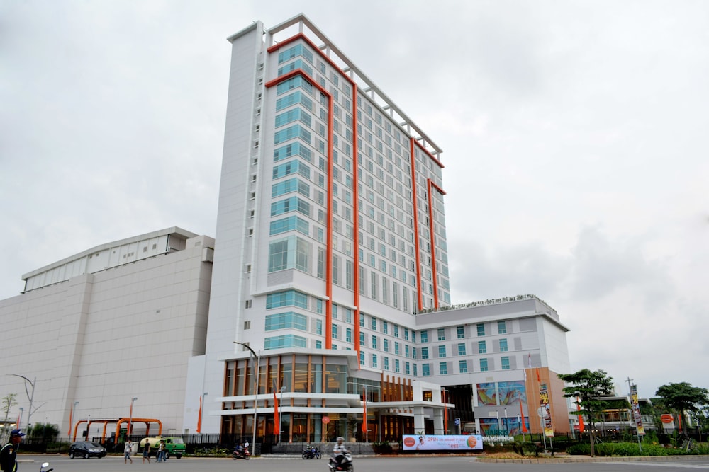 HARRIS Hotel & Conventions Bekasi 2/47