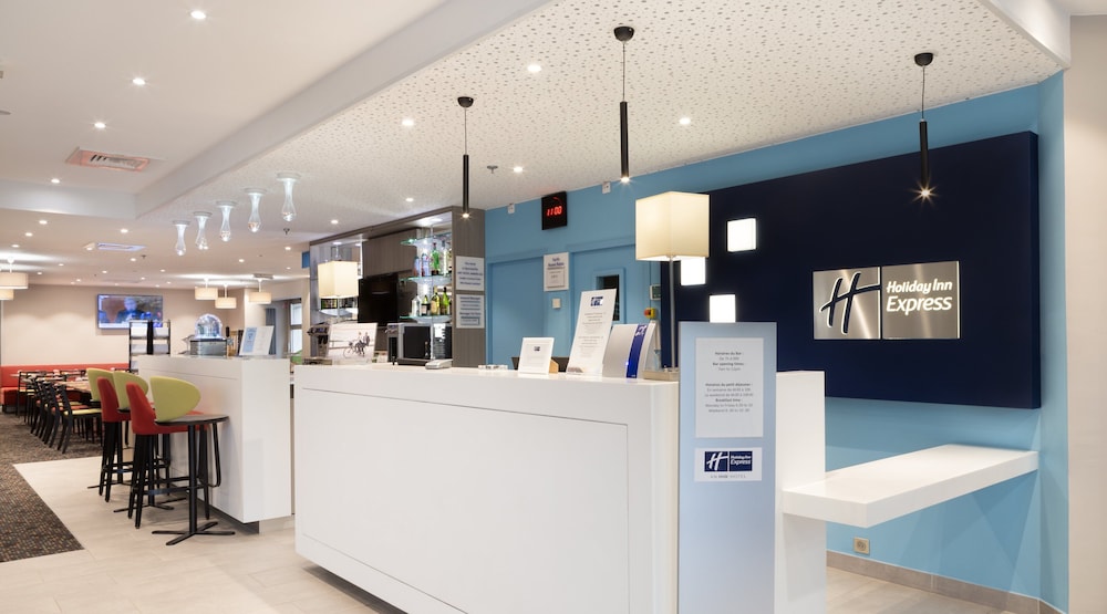 HOLIDAY INN EXPRESS AMIENS 7/73