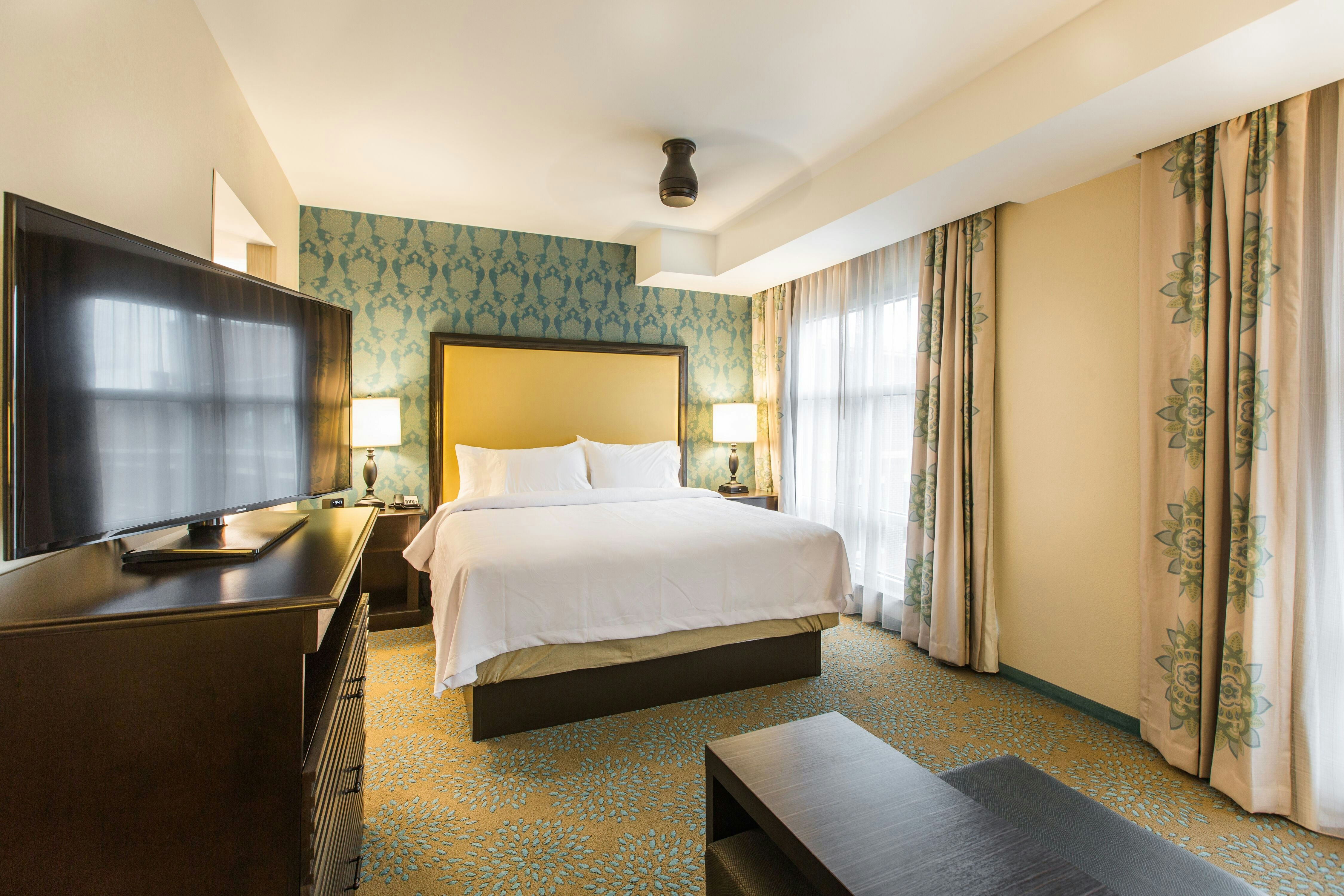 STUDIO, KING BED, ACCESSIBLE