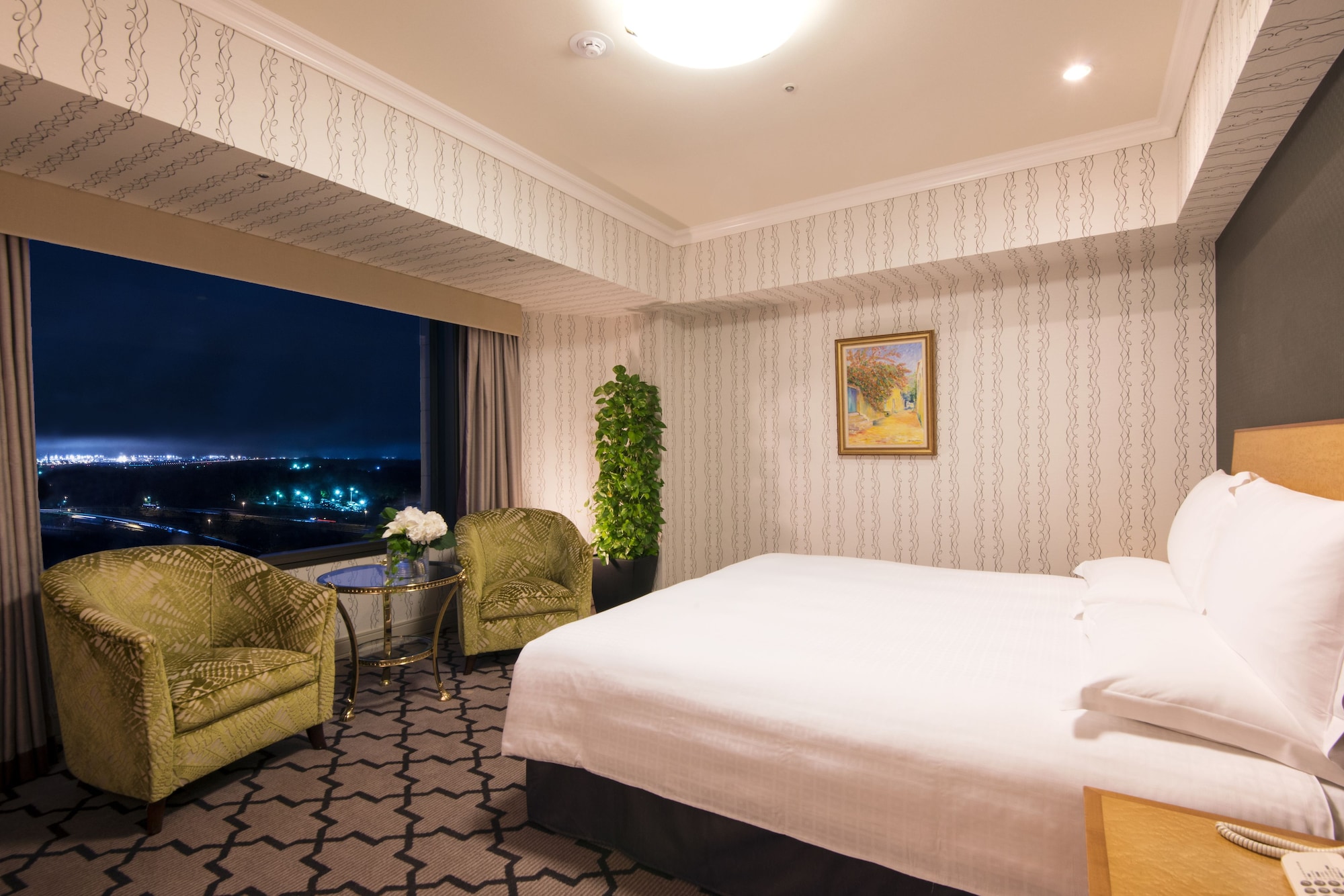 SUITE, KING BED