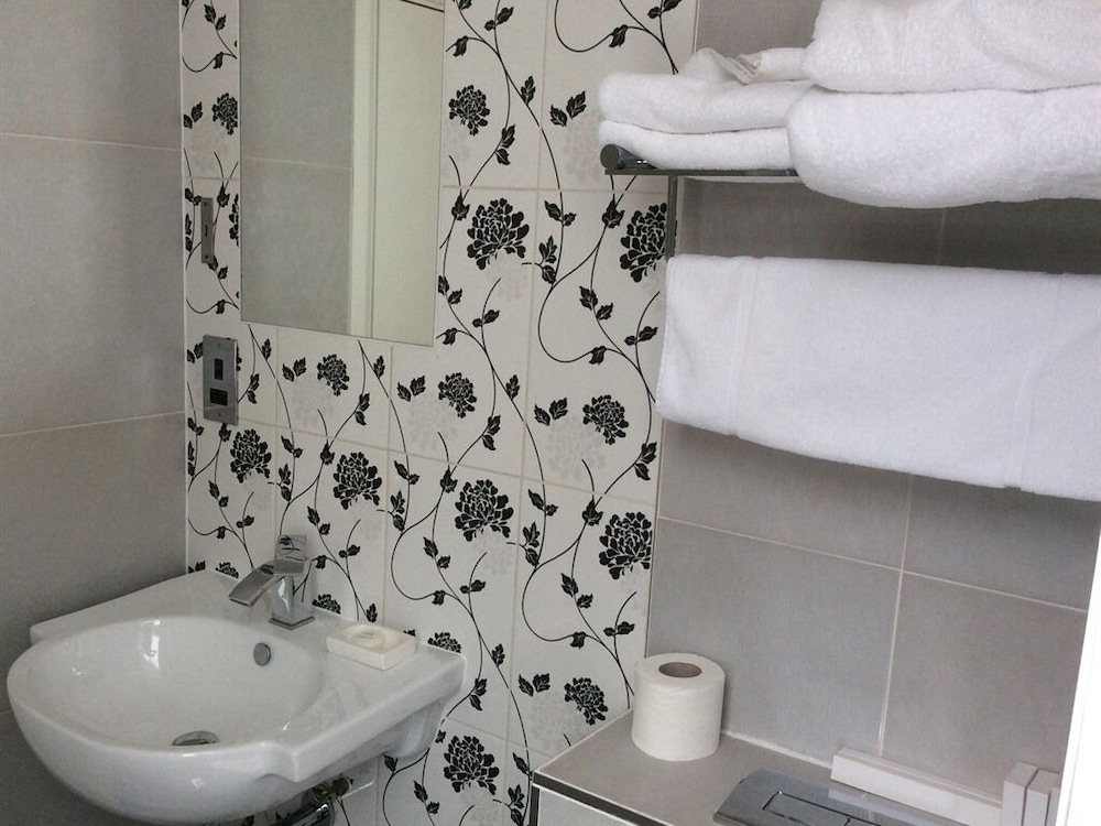 The Fitzrovia Belle Hotel 22/23
