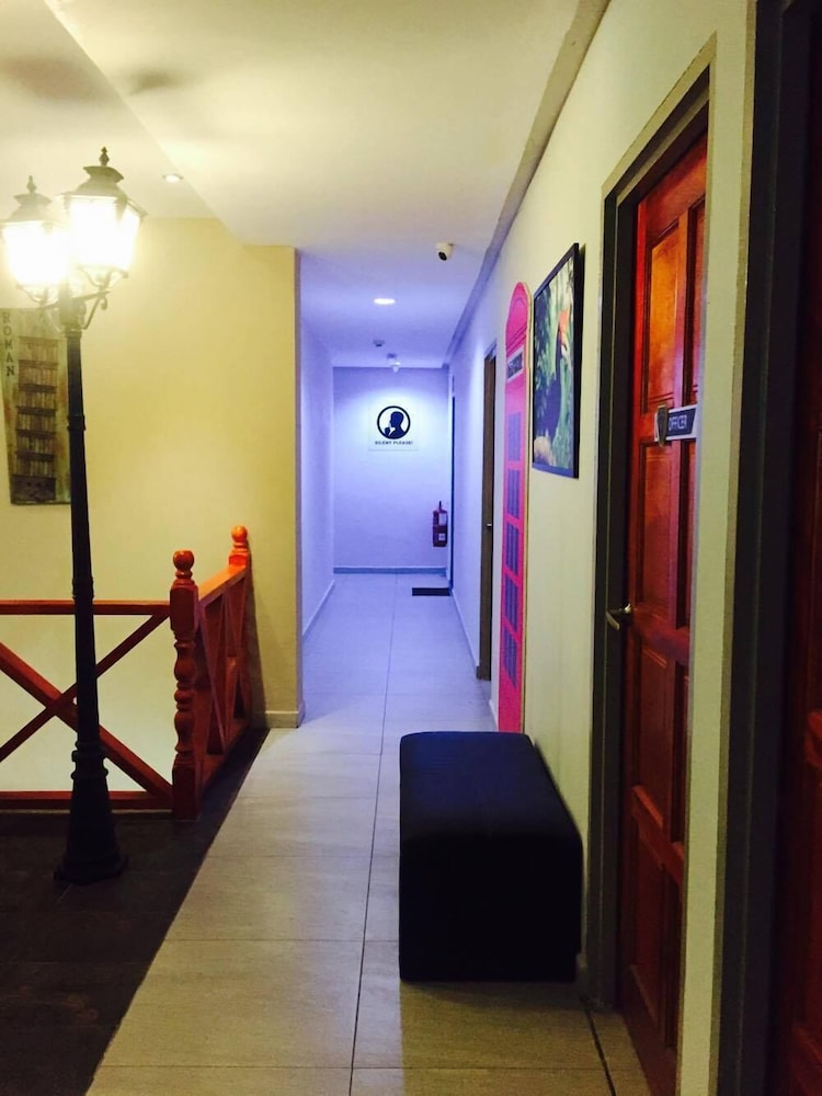 91 Street Boutique Inn 28/45