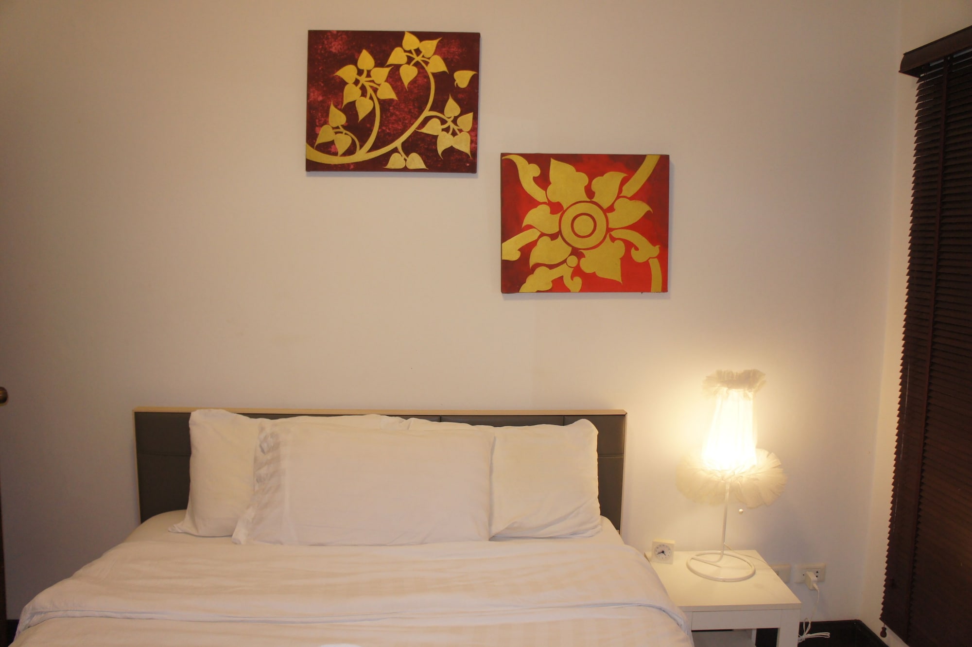 Queen Bed, Shared Bathroom