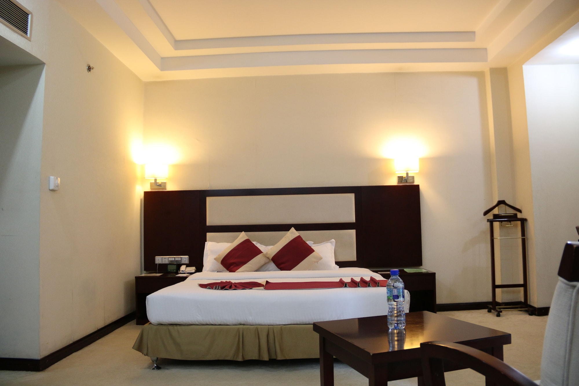BUSINESS, DOUBLE BED