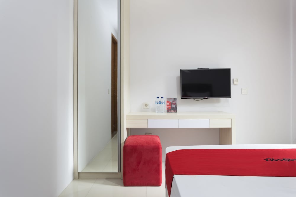 Reddoorz Plus Near Cilandak Town Square 2 19/20