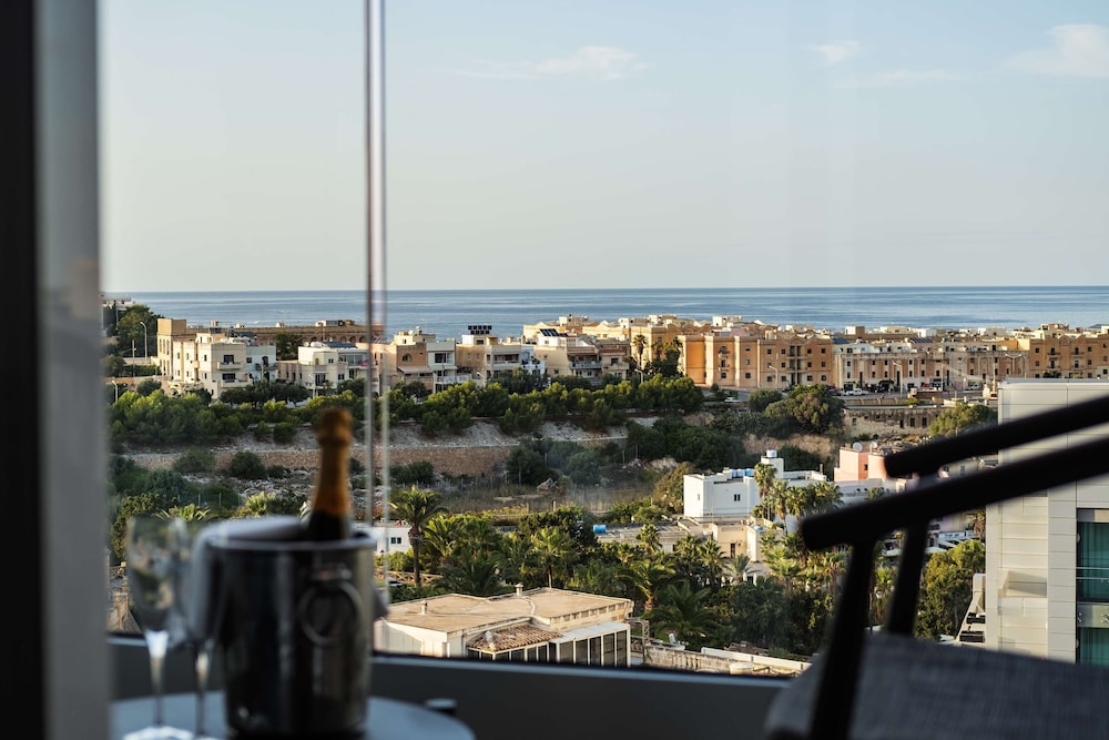 Hyatt Regency Malta 46/48