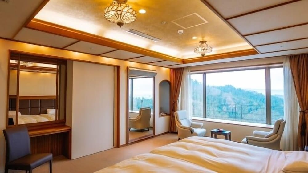 Deluxe, Twin Beds, Tower Wing, Top Floor