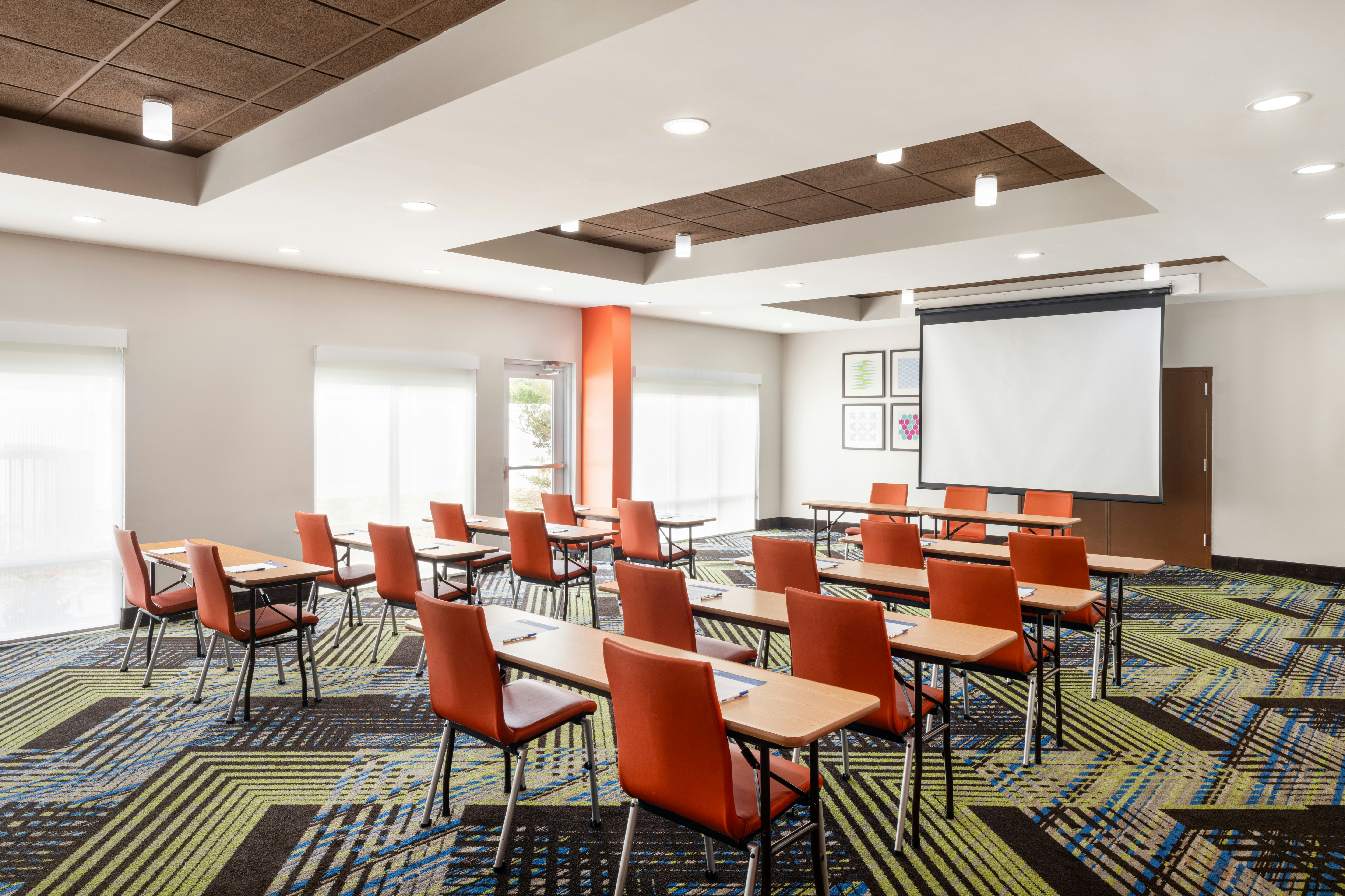 Holiday Inn Express Hotel & Suites Spring Hill 55/69