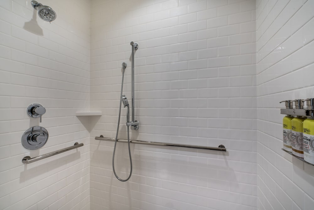 Staybridge Suites Anchorage 13/76
