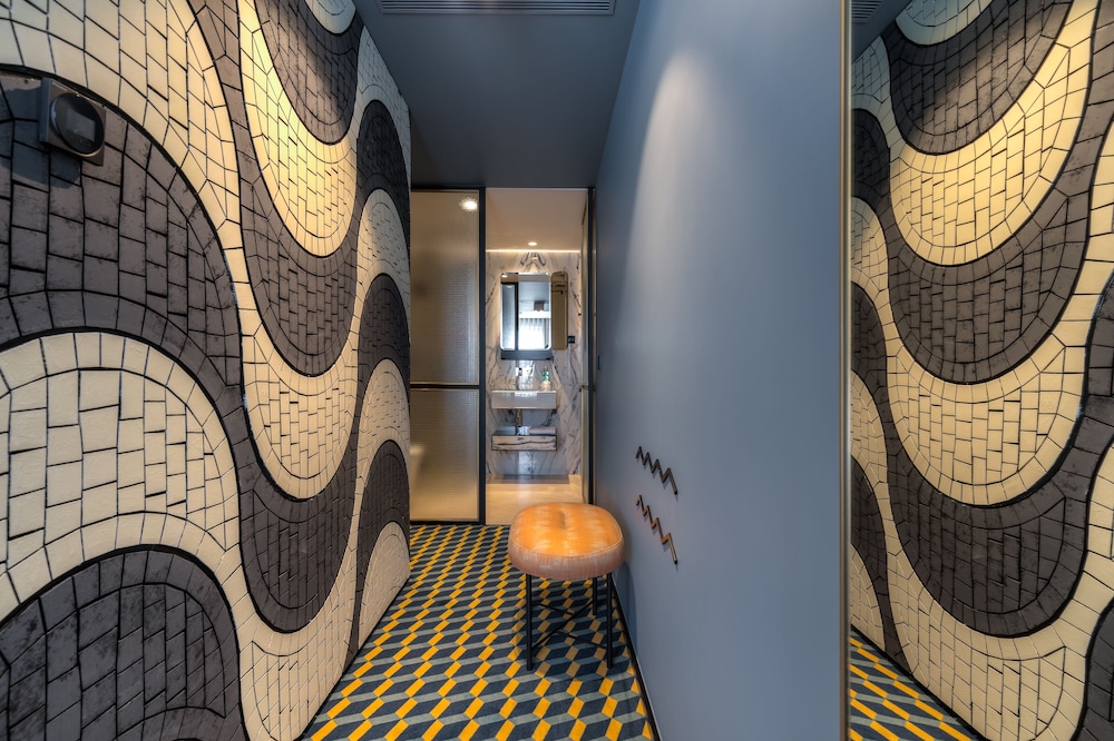 Metier Boutique Hotel 57/76
