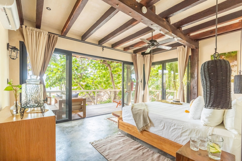 DELUXE, KING BED, SEA VIEW, GROUND FLOOR