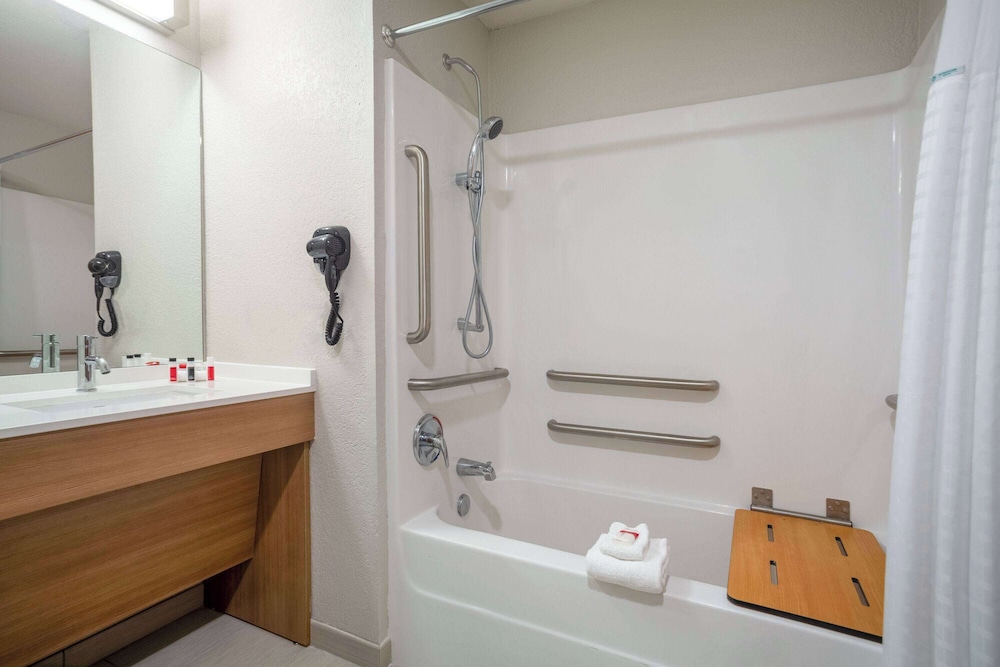 Microtel Inn & Suites by Wyndham Liberty/NE Kansas City Area 29/30