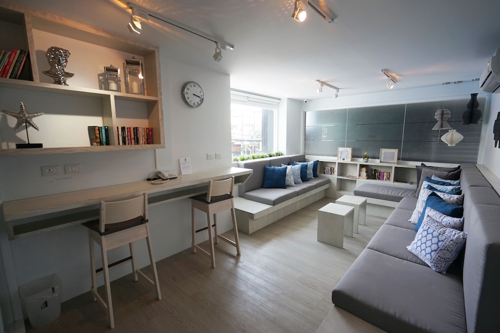 The Bloc Hotel 51/65
