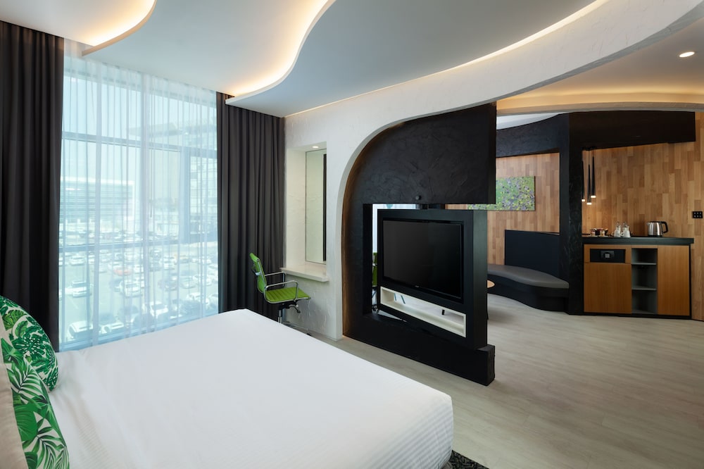 Al Khoory Sky Garden Hotel 7/36
