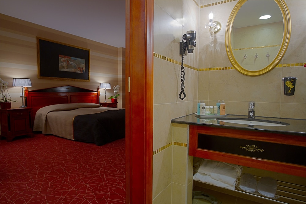 Divinus Hotel 13/71