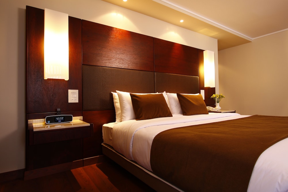 HOTEL REINA ISABEL 14/64