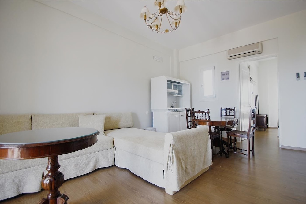 Emilia Luxury Apartments 28/33