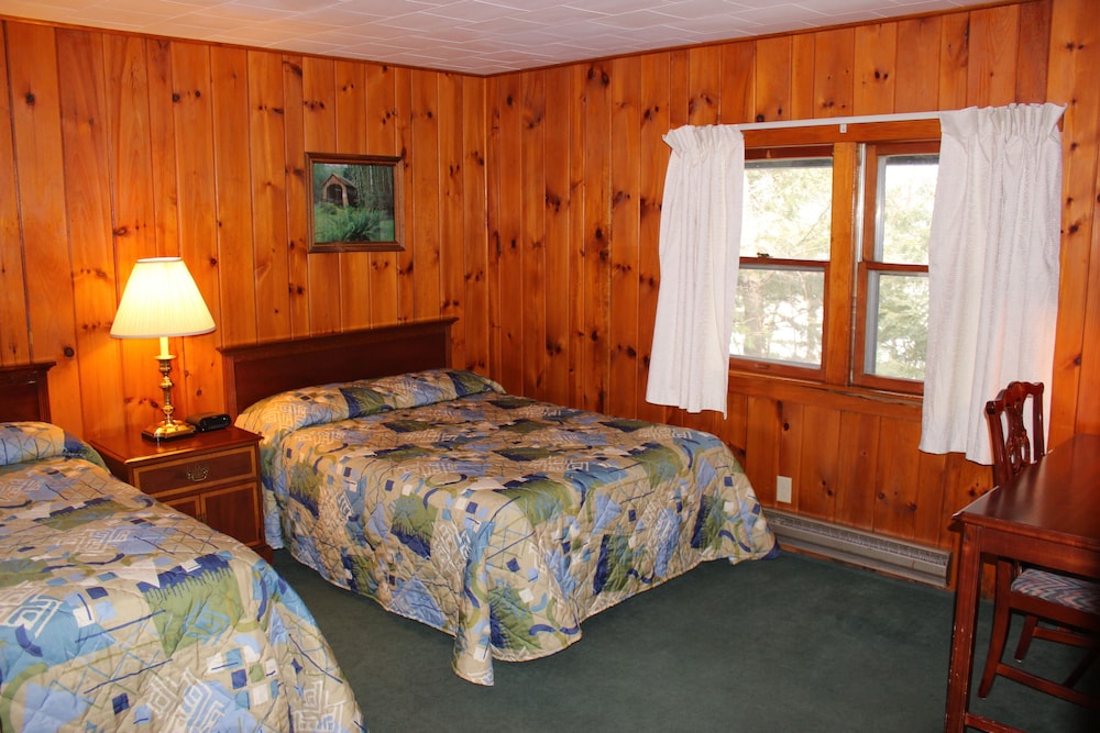 Pine, Country, Economy, 2 Double Beds, Pet Friendly