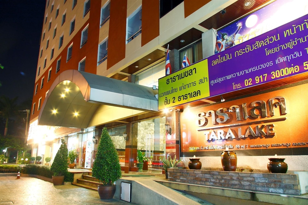 Tara Lake Hotel in BANGKOK