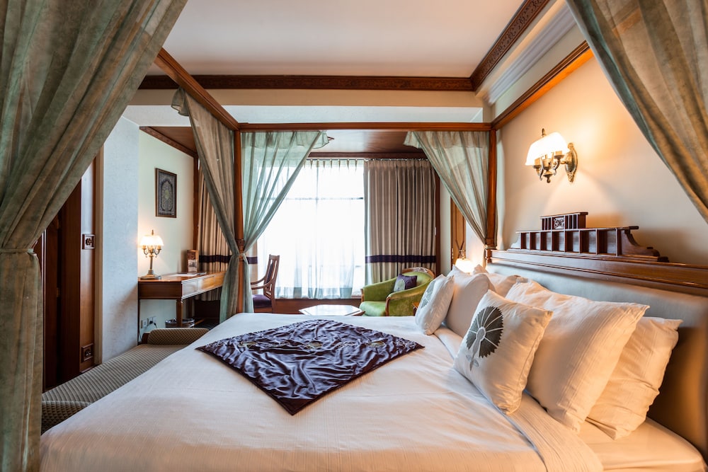 The Maya Hotel 15/50