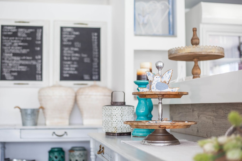 Malibu Boutique Studios 32/50